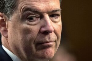 Ex-FBI-Direktor Comey wurde im Rahmen einer Untersuchung wegen Online-Post angeklagt, Beamte sagen, es handele sich um eine Trump-Bedrohung