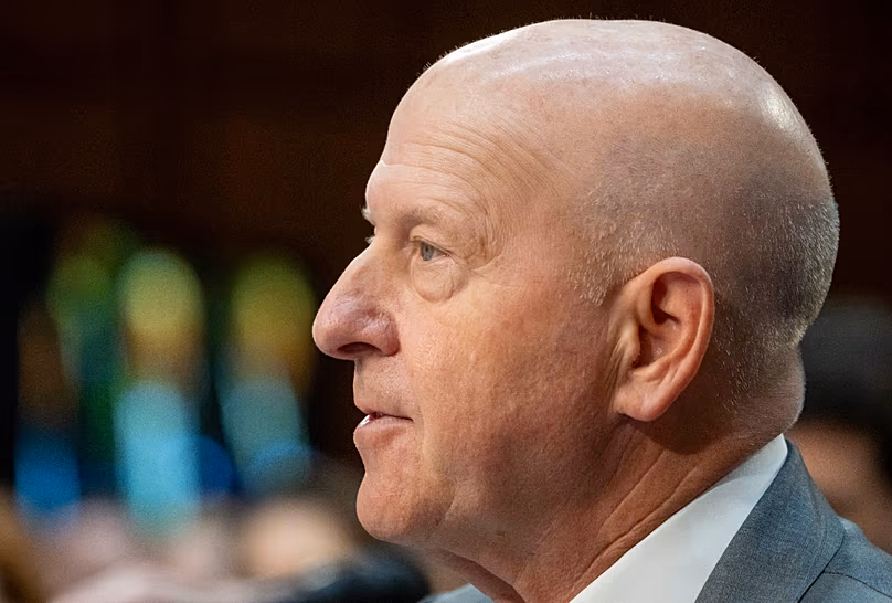 DATEI. David Solomon, CEO von Goldman Sachs, spricht während einer Anhörung des Senatsausschusses für Banken, Wohnungsbau und Stadtangelegenheiten zur Aufsicht auf dem Capitol Hill im Dezember 2023