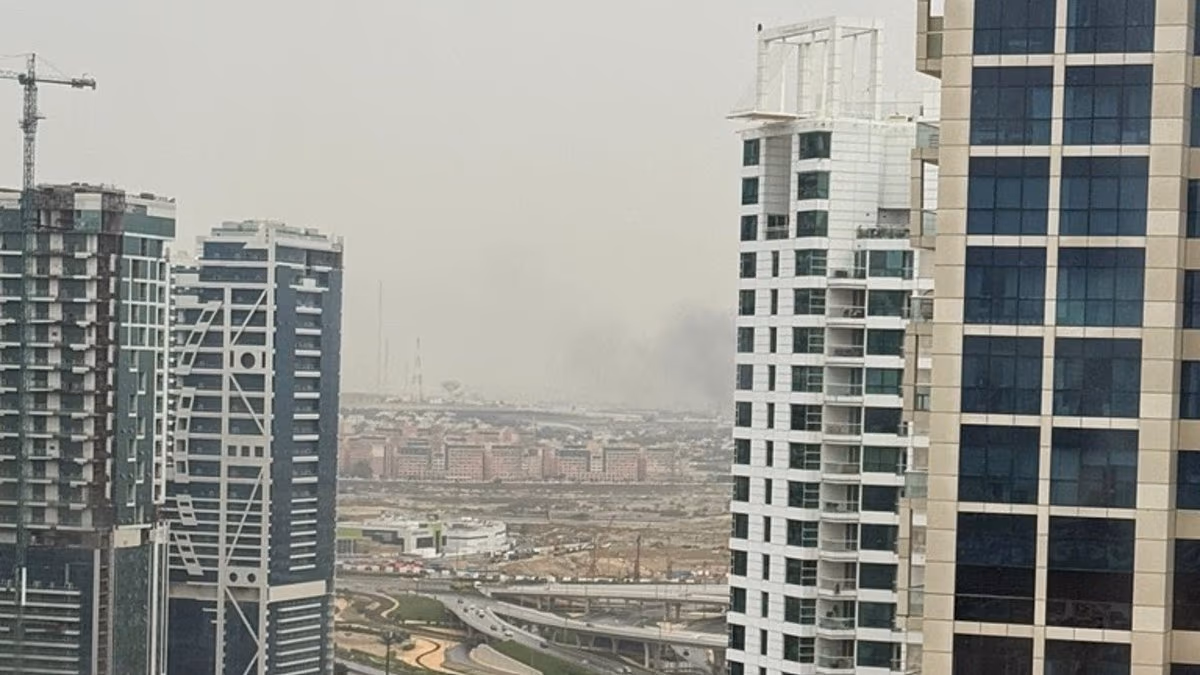 Iran feuert Raketen- und Drohnenbeschuss auf Dubai ab, kuwaitischer Tanker angefahren