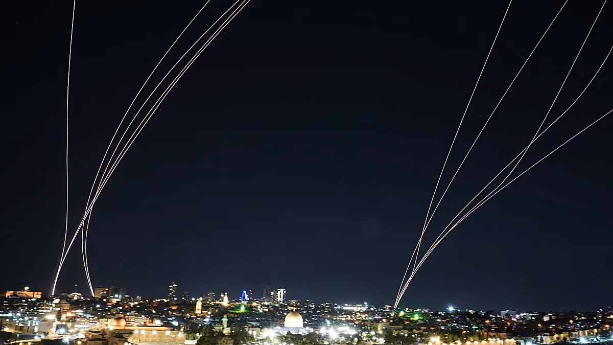 Nach Angaben von Militärvertretern feuert der Iran die größte Raketensalve seit drei Wochen auf Israel ab