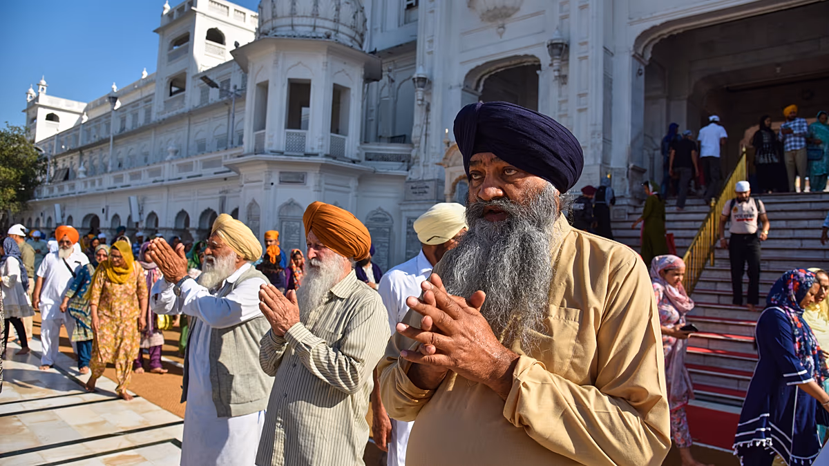 Pakistan empfängt Tausende von Sikh-Pilgern für Baisakhi-Riten im Jahr 2026. Pakistan begrüßte rund 2.300 Sikh-Pilger aus Indien zu Baisakhi-Feierlichkeiten im Gurdwara Panja Sahib in Hasan Abdal, etwa 45 Kilometer von Islamabad entfernt. 15.04.2026