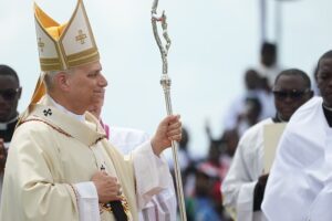 Papst Leo XIV. landet in Angola und sagt, es sei „überhaupt nicht in meinem Interesse“, über Trump zu debattieren