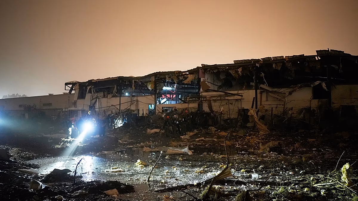 Teheran schießt auf Israel, während Trump warnt, dass die USA nicht damit begonnen haben, „das zu zerstören, was im Iran noch übrig ist“.