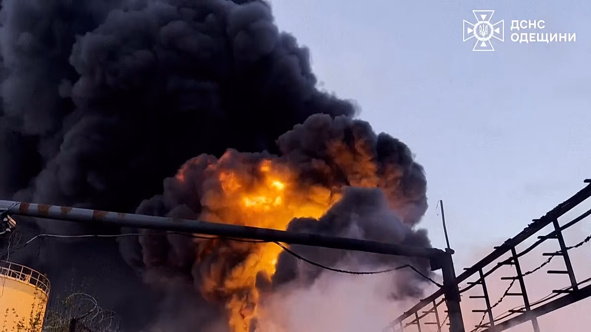 Ukraine: Russische Drohnenangriffe treffen Sumy und Odessa, während sich ein Waffenstillstand zu Ostern abzeichnet