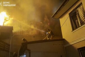 Ukraine: Russischer Angriff auf Odessa tötet zwei Menschen, über Nacht werden Krankenhäuser und Schulen getroffen