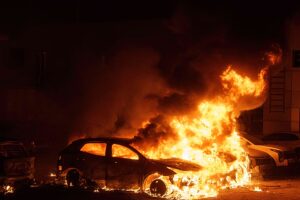 Ukraine: Tödliche russische Angriffe auf Kiew, Odessa und Dnipro fordern 12 Todesopfer Bei russischen Angriffen auf Kiew, Odessa und Dnipro kamen mindestens 12 Menschen ums Leben, darunter ein Kind, während sich die Kämpfe und die gescheiterten Waffenstillstandsbemühungen bis Mitte April hinziehen. 16.04.2026