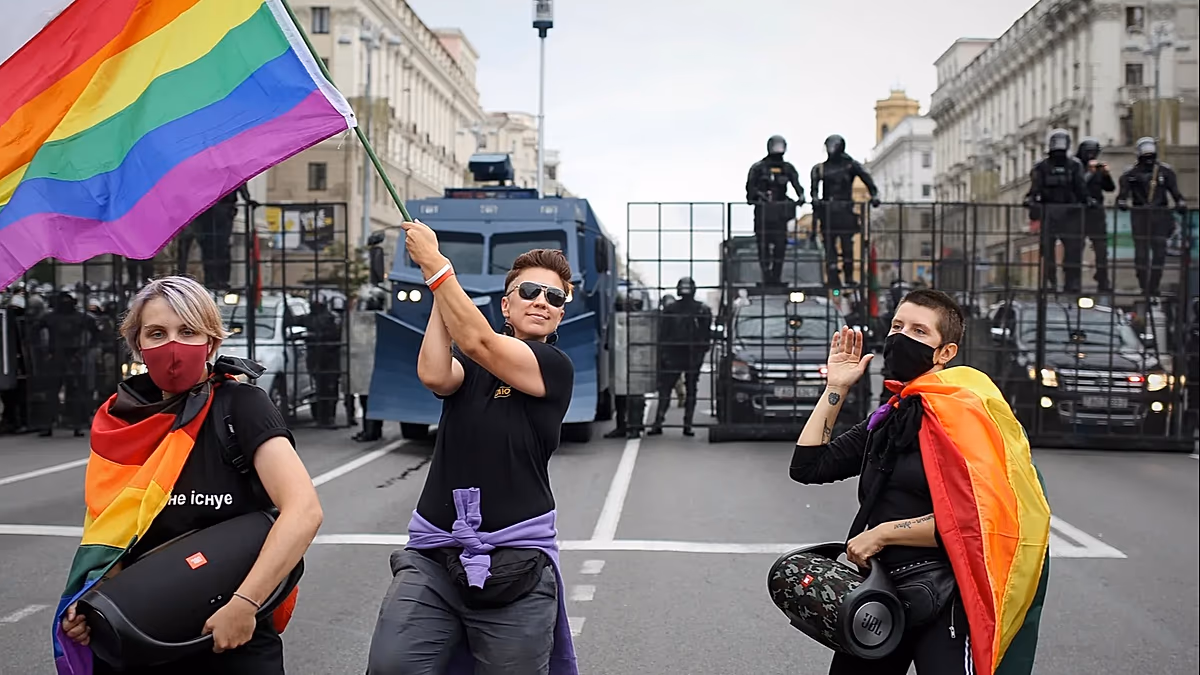 Weißrussland verabschiedet ein Gesetz zur Einschränkung der LGBTQ+-Rechte, das ein ähnliches Gesetz in Russland widerspiegelt