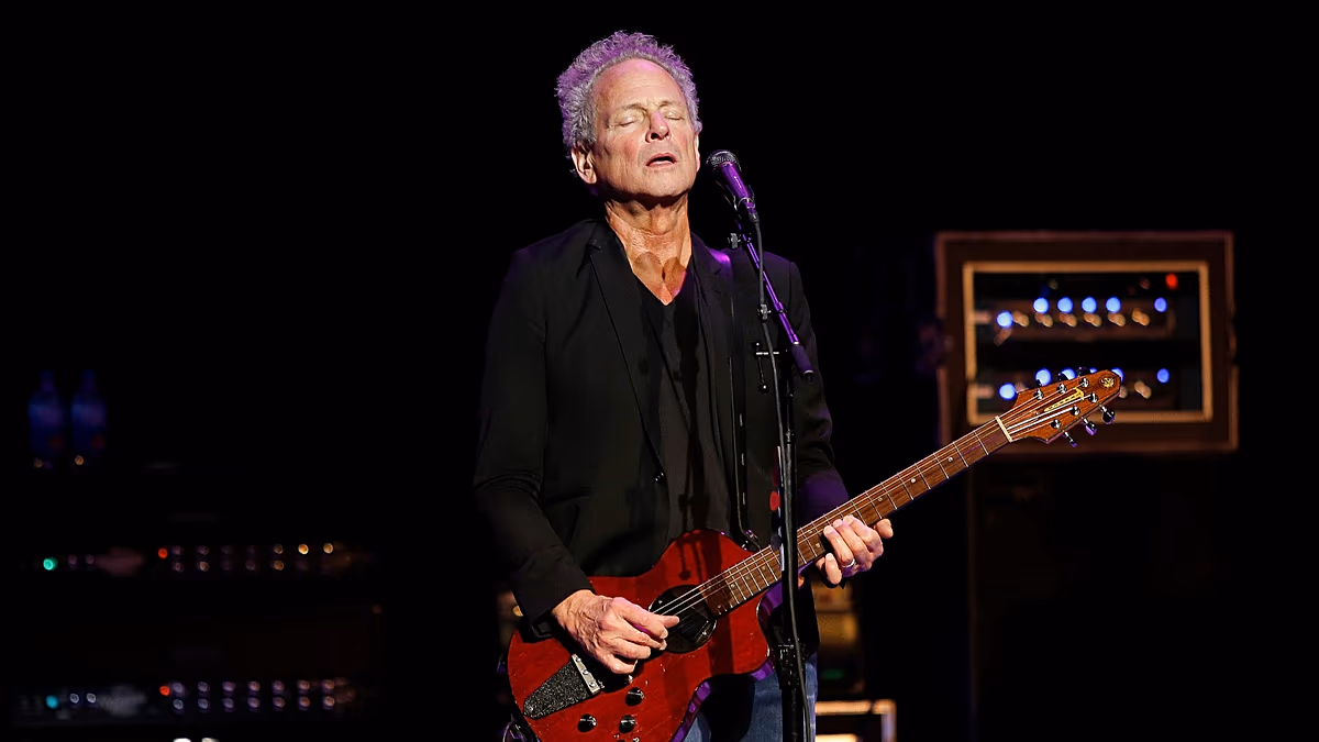 „Fleetwood Mac“-Star Lindsey Buckingham von Frau mit „unbekannter Substanz“ angegriffen