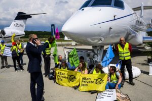 „Jets am Boden lassen“ – EU-Gesetzgeber zielen angesichts der Energiekrise auf Luxusflüge ab