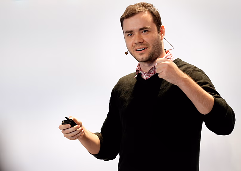 DATEI. Andrej Karpathy hält eine Grundsatzrede auf der Train AI-Konferenz in San Francisco, Kalifornien, Mai 2018