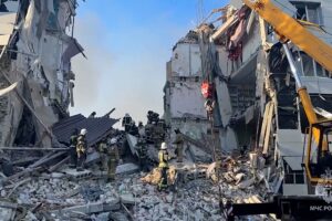 Bei einem ukrainischen Angriff auf ein Wohnheim in Starobilsk sind im besetzten Luhansk vier Menschen getötet worden