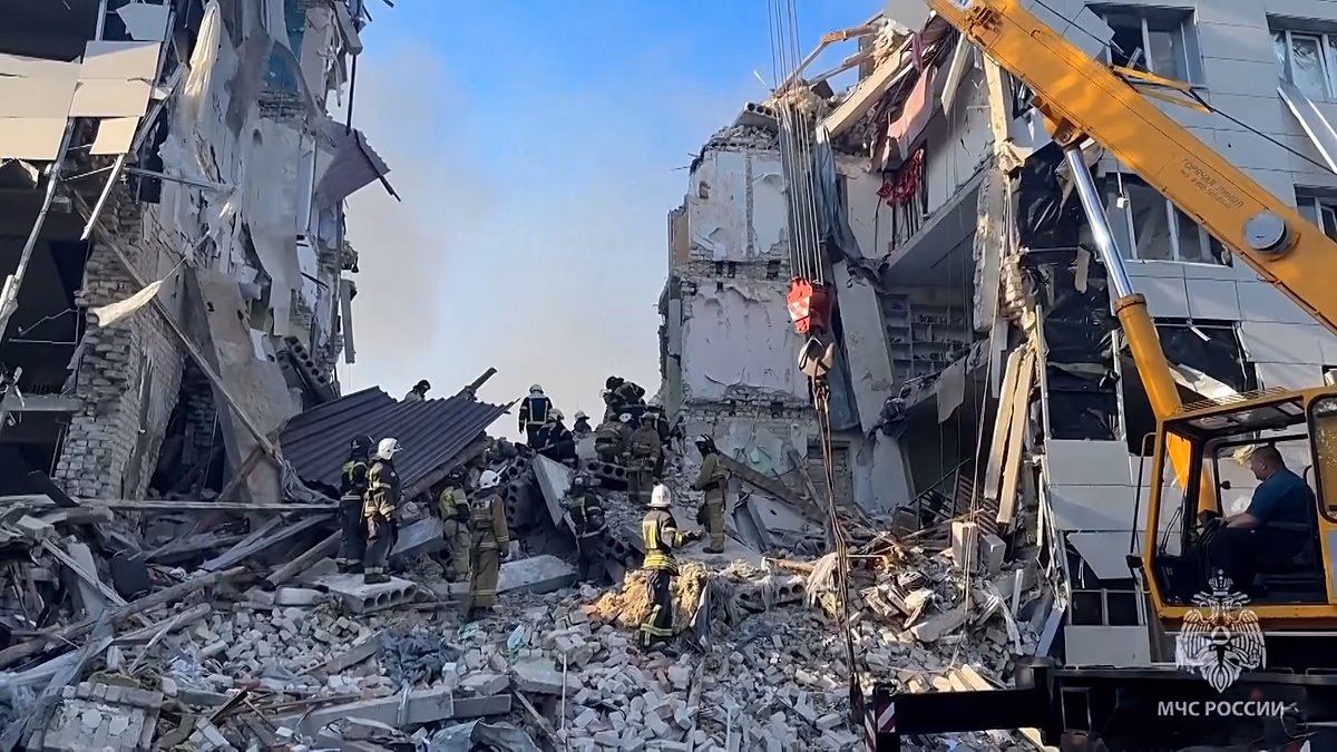 Bei einem ukrainischen Angriff auf ein Wohnheim in Starobilsk sind im besetzten Luhansk vier Menschen getötet worden