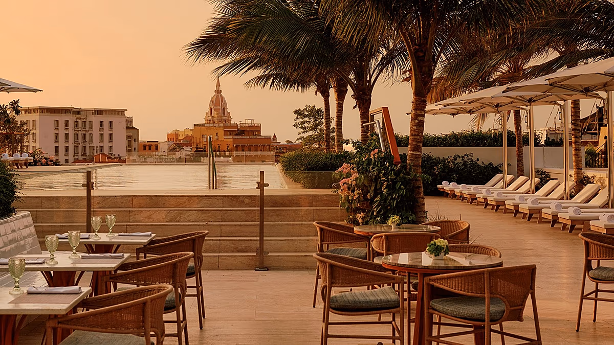 Das Four Seasons Hotel and Residences Cartagena liegt nur wenige Schritte von der zum UNESCO-Weltkulturerbe gehörenden Stadtmauer entfernt