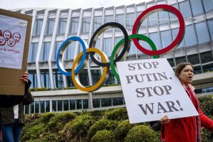 Das IOC hebt das Olympia-Verbot für belarussische Athleten auf, doch die Russen sind weiterhin vom Wettkampf ausgeschlossen