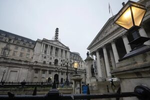 Die Bank of England behält ihre Zinsen bei, da der Iran-Krieg die Ölpreise auf neue Höchststände treibt