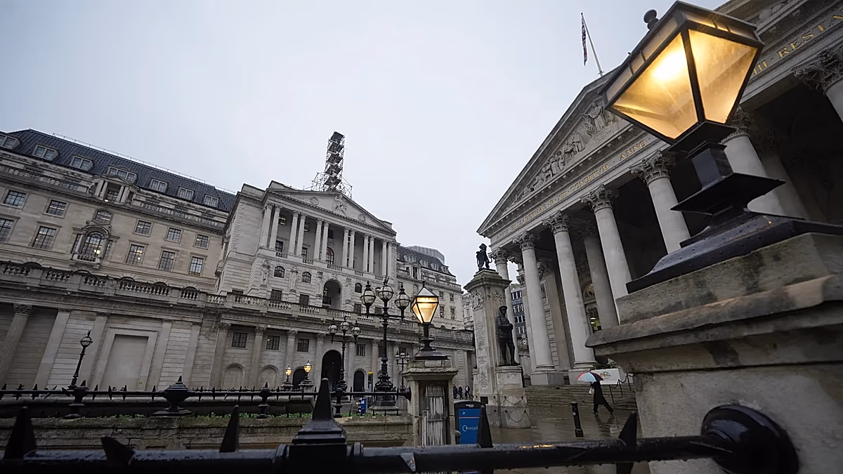 Die Bank of England behält ihre Zinsen bei, da der Iran-Krieg die Ölpreise auf neue Höchststände treibt