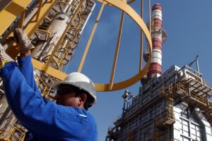 Die Ölpreise steigen trotz des Austritts der VAE aus der OPEC, da der Waffenstillstand im Iran-Krieg in Gefahr ist