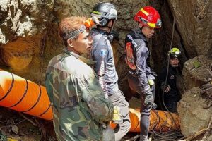 Die Suchaktion nach sieben Dorfbewohnern, die in einer überfluteten Höhle in Laos gefangen sind, wird fortgesetzt