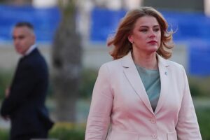 Die lettische Premierministerin Evika Siliņa kündigt nach einer Woche voller Skandale überraschend ihren Rücktritt an