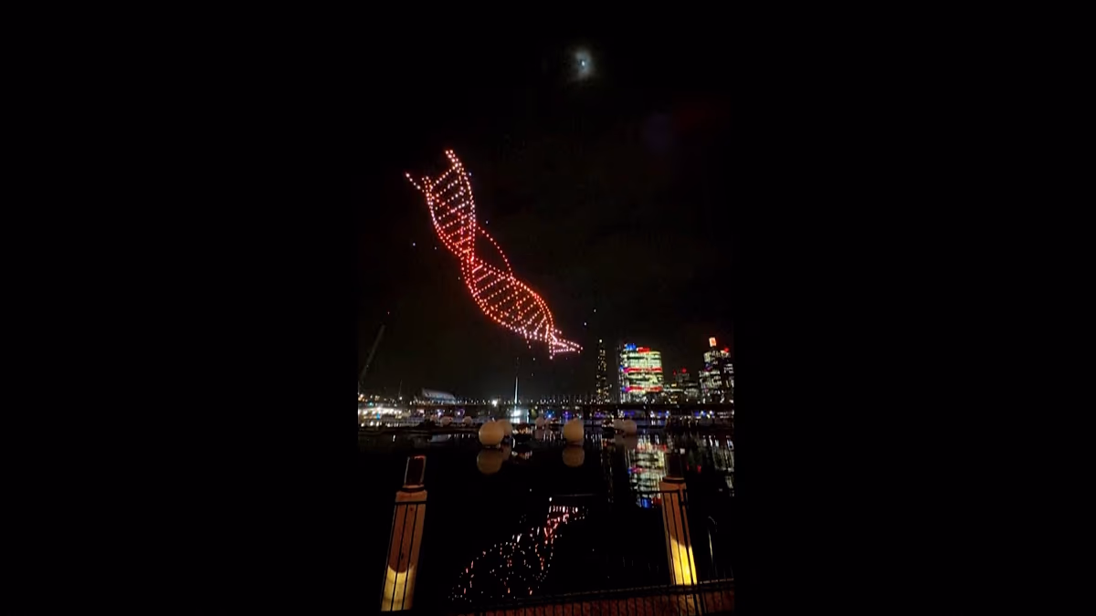 Dutzende Drohnen fallen während der Festivalshow in Sydney vom Himmel