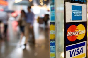 Europa versucht, sich aus der Kontrolle von Visa und Mastercard zu befreien – aber nicht alle sind damit einverstanden