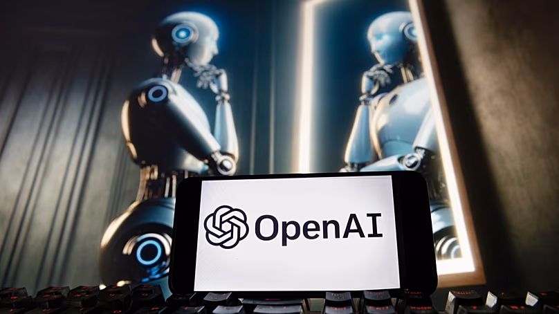DATEI – Das OpenAI-Logo wird am 8. Dezember 2023 in Boston auf einem Mobiltelefon auf einem Computermonitor angezeigt, der mit dem Text-zu-Bild-Modell Dall-E von ChatGPT generiert wurde.