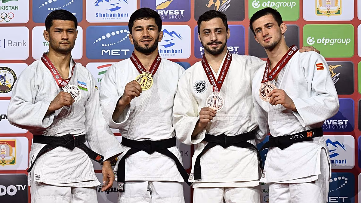 Gold für Tadschikistan am ersten Tag in Duschanbe