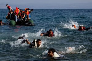 Griechische Küstenwache wird beschuldigt, Flüchtlingsboote in der Ägäis zurückgedrängt zu haben, sagt NGO