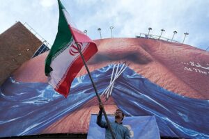Iran prüft US-Vorschlag für ein Abkommen zur Beendigung des Krieges, während Trump den Druck erhöht