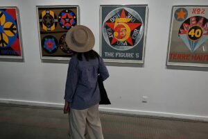 Kunst als Überleben: Antikriegsartefakte US-amerikanischer Künstler in Teheran ausgestellt