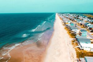 Laut Airbnb erweisen sich „Playcations“ für Erwachsene als der „bestimmende“ Sommerreisetrend in den USA