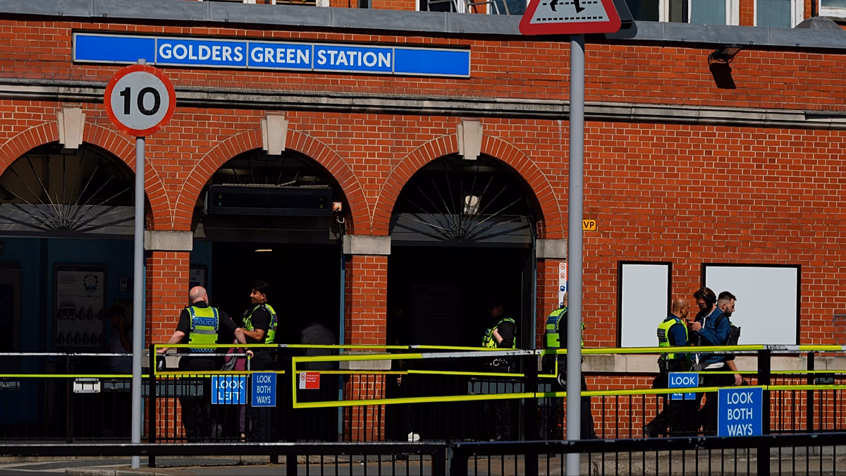 Mann wird wegen versuchten Mordes wegen Messerangriffen auf jüdische Männer in London angeklagt