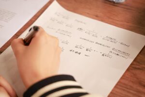 Mehr als 500.000 Schüler nehmen an der Mathematikolympiade in Taschkent teil, da das Interesse an MINT-Fächern wächst
