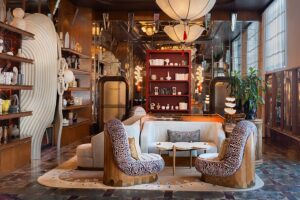 Roswyn: Mumbais neues „Luxus-Lifestyle“-Hotel eröffnet mit Suiten, Wellness und einer eleganten Hörbar