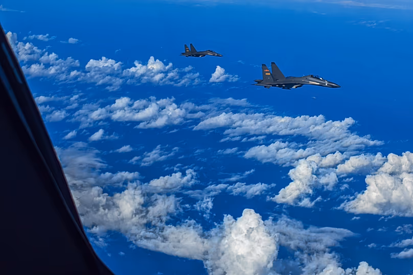 DATEI. Kampfflugzeuge des Eastern Theatre Command der Chinesischen Volksbefreiungsarmee (VBA) führen im August 2022 eine gemeinsame Kampfübung rund um die Insel Taiwan durch