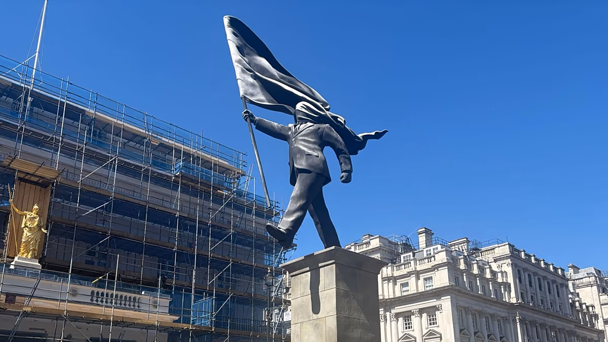 Von der Flagge geblendet: Banksy bestätigt, dass die neue Statue in London sein Werk ist