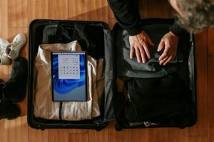 Von rollender Kleidung bis hin zu Schuh-Hacks: Die Packtipps, auf die Reiseexperten schwören