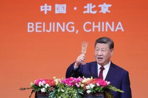 Xi sagt, dass die Fortschritte Chinas und der USA „Hand in Hand“ gehen, während Trump die Einladung ins Weiße Haus ausspricht