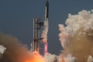 SpaceX erhält Investment-Grade-Kreditratings, während die Aktien von einem Rekordhoch fallen