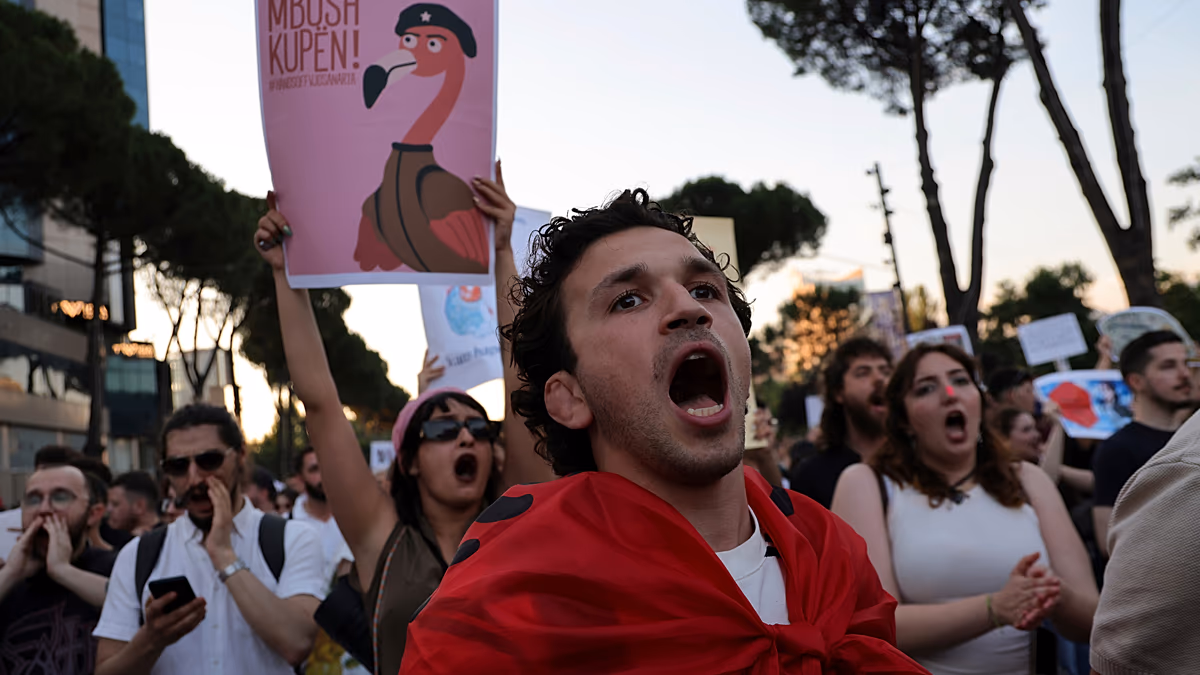 Albanien: Tausende demonstrieren am 12. Tag der Proteste gegen das mit Trump verbundene Resort