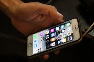 Berichten zufolge flackert das Internet im Iran trotz gerichtlicher Sperre wieder auf