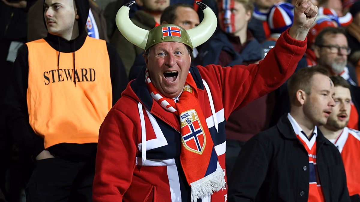 Das norwegische Parlament führt einen viralen Viking-Streit aus, um die WM-Mannschaft zu unterstützen
