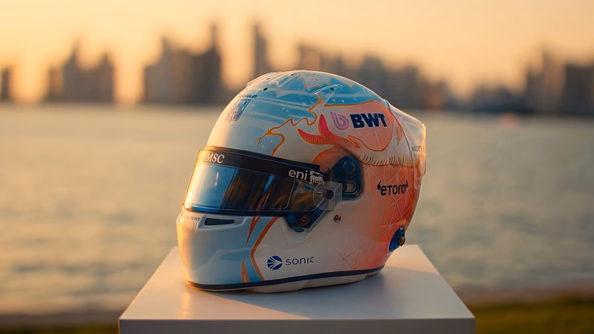 Der katarische Künstler entwirft den Helm von Pierre Gasly für den Großen Preis von Kanada