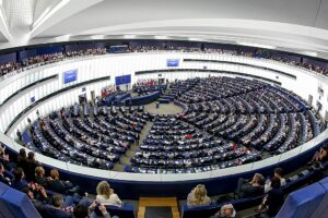 Die Abgeordneten billigen das Handelsabkommen zwischen der EU und den USA trotz Trumps neuer Handelskriegsdrohungen