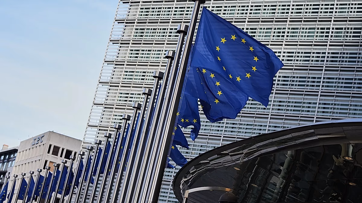 Die Staats- und Regierungschefs der EU begrüßen das Abkommen zwischen den USA und dem Iran zur Beendigung des Krieges, während Macron sagt, dass die Hilfsmission zur Wiedereröffnung von Hormuz „bereit“ sei.