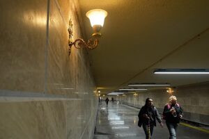Eine U-Bahn-Station in Mexiko-Stadt wird wegen Kronleuchtern viral