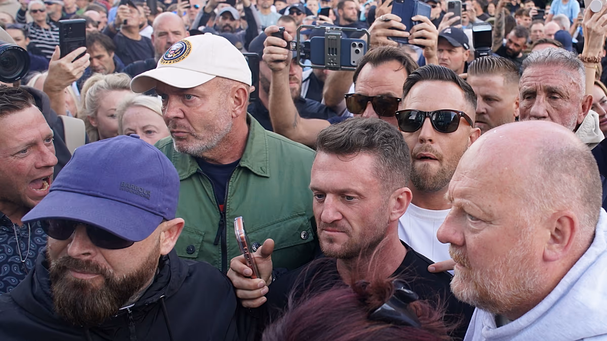 Großbritannien: Polizei und Demonstranten stoßen bei Kundgebung in Southampton wegen Tötung von Studenten zusammen. In Southampton kam es zu Zusammenstößen zwischen Demonstranten und der Polizei, nachdem die Veröffentlichung von Bodycam-Aufnahmen im Zusammenhang mit der tödlichen Messerstecherei auf den Studenten Henry Nowak öffentliche Wut ausgelöst hatte. 03.06.2026