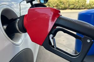 In Portugal sinken die Kraftstoffpreise seit Montag um 12 Cent pro Liter
