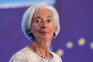 Lagarde verteidigt EZB-Zinserhöhung als „robust in drei Szenarien“