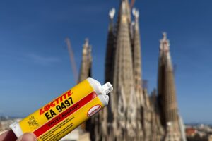 Leim, herrlicher Leim: Die zentralen Türme der Sagrada Familia zusammenkleben